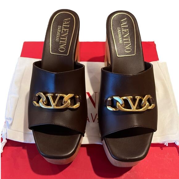 VALENTINO V Logo Chain Open Toe Platform Mules Brown Leather Wooden Heel 8.5 NEW - Picture 7 of 15